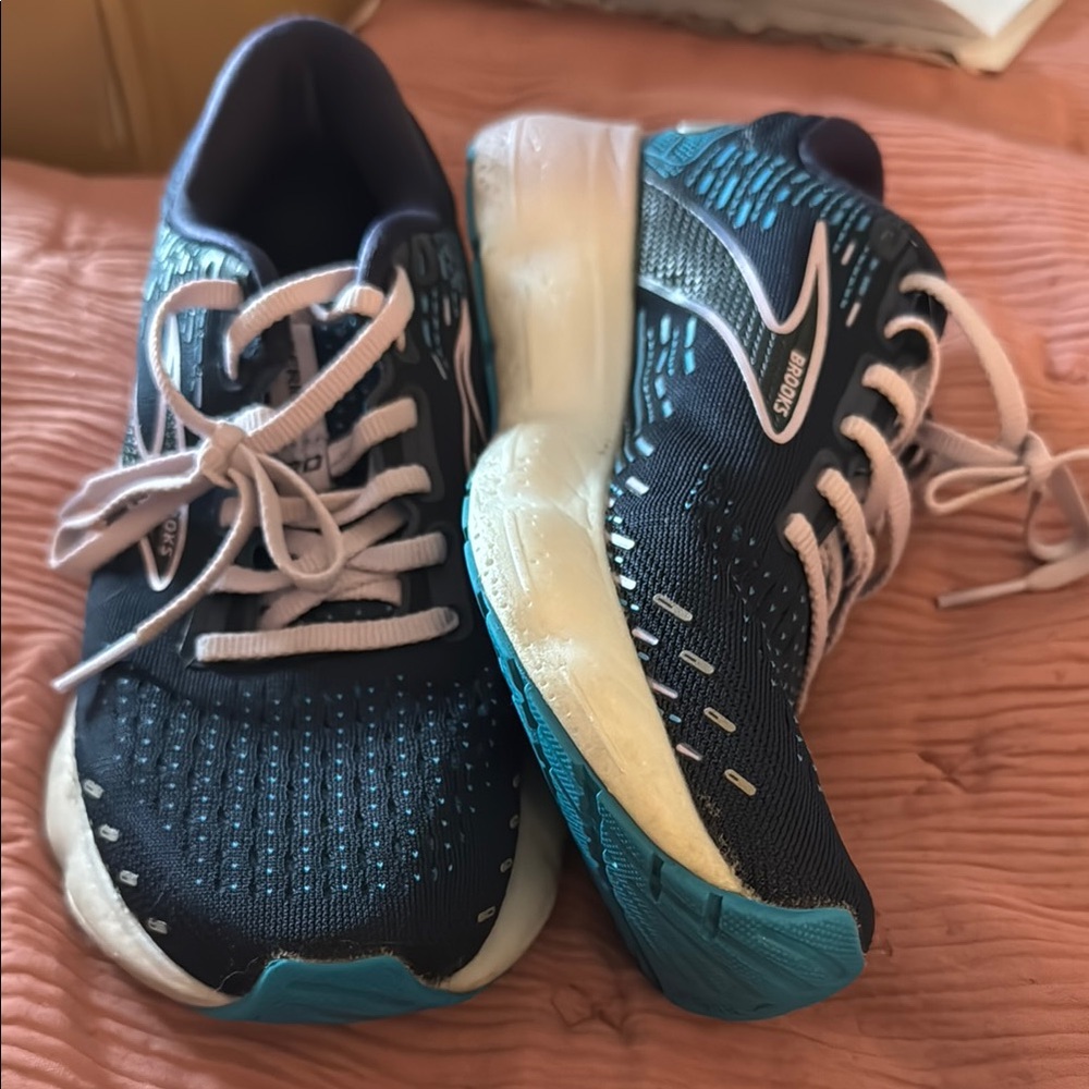Brooks Blue and Purple Athletic Shoes with Breathable Design
